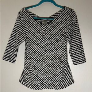 NICHE Black and White Patterned Blouse size M